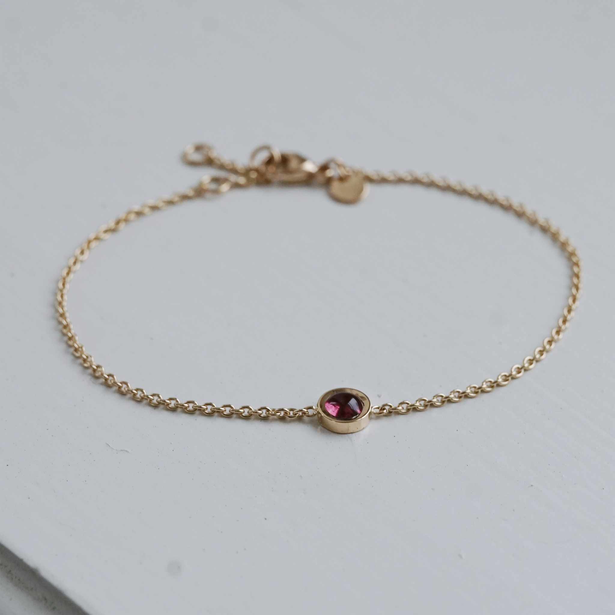 "Celestial" bracelet i gold with a pink tourmaline