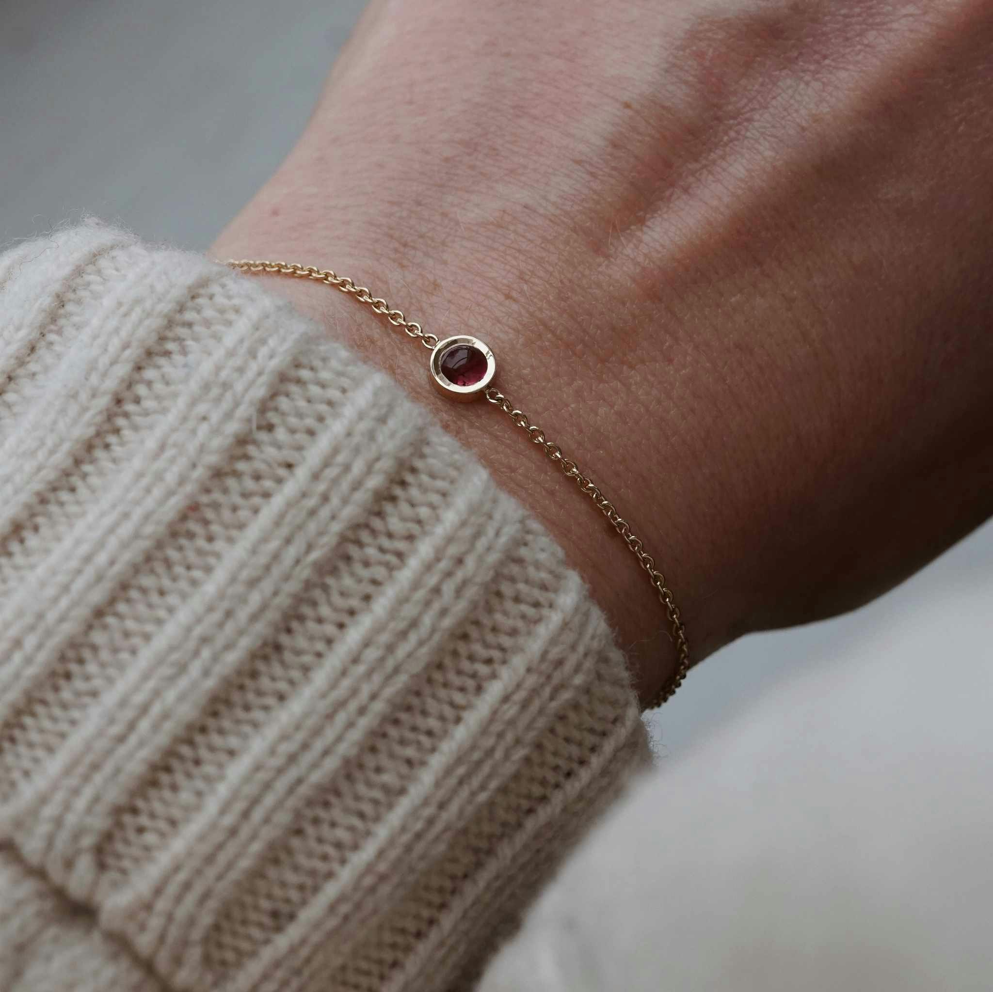 "Celestial" armband i guld med rosa turmalin