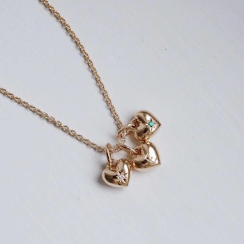 "Sigrid Heart" in 18K gold, chose gemstone & engraving