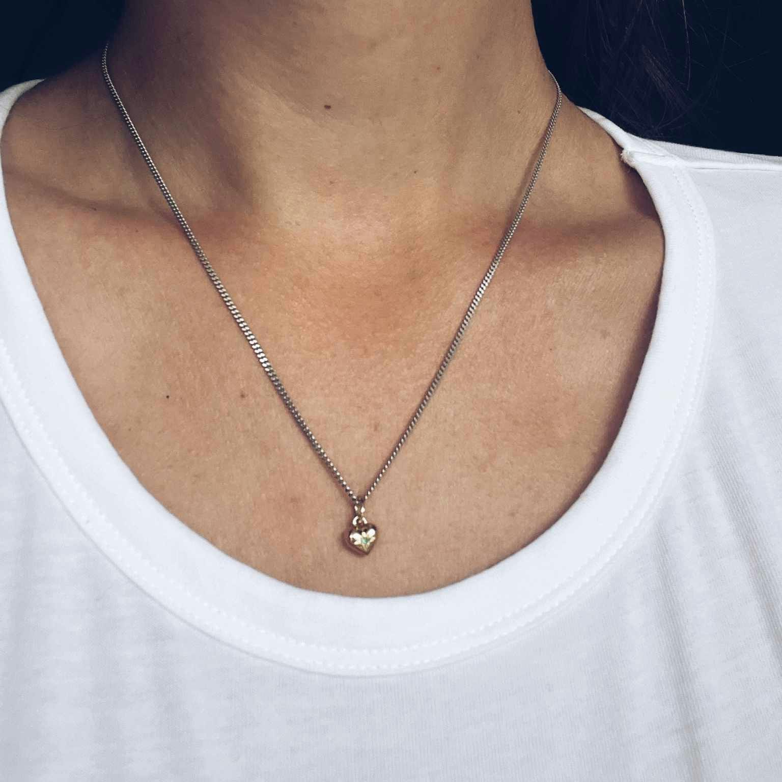 "Sigrid Heart" in 18K gold, chose gemstone & engraving