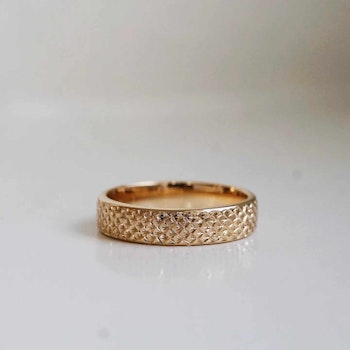 "Baingyl" 5mm handgraverad guldring