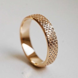 "Baingyl" 5mm hand engraved gold ring