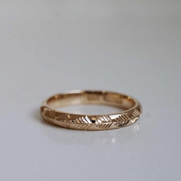 "Björk" 3mm hand engraved gold ring