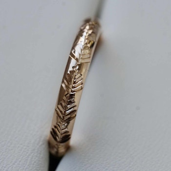 "Björk" 3mm handgraverad guldring