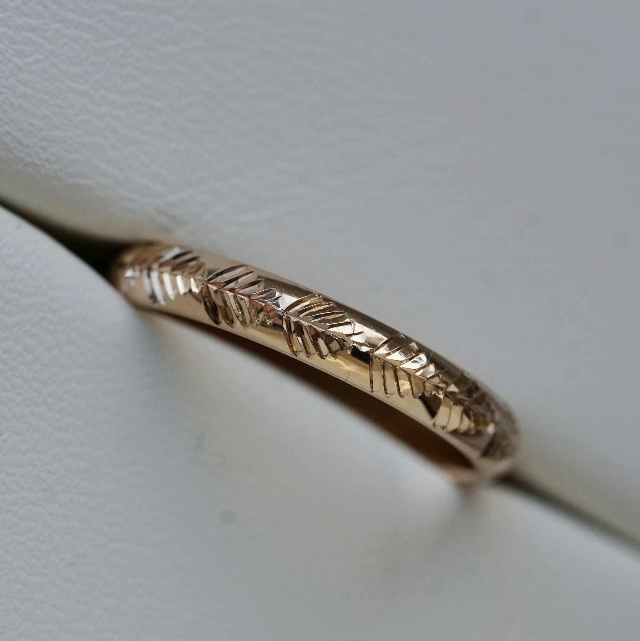 "Björk" 3mm hand engraved gold ring