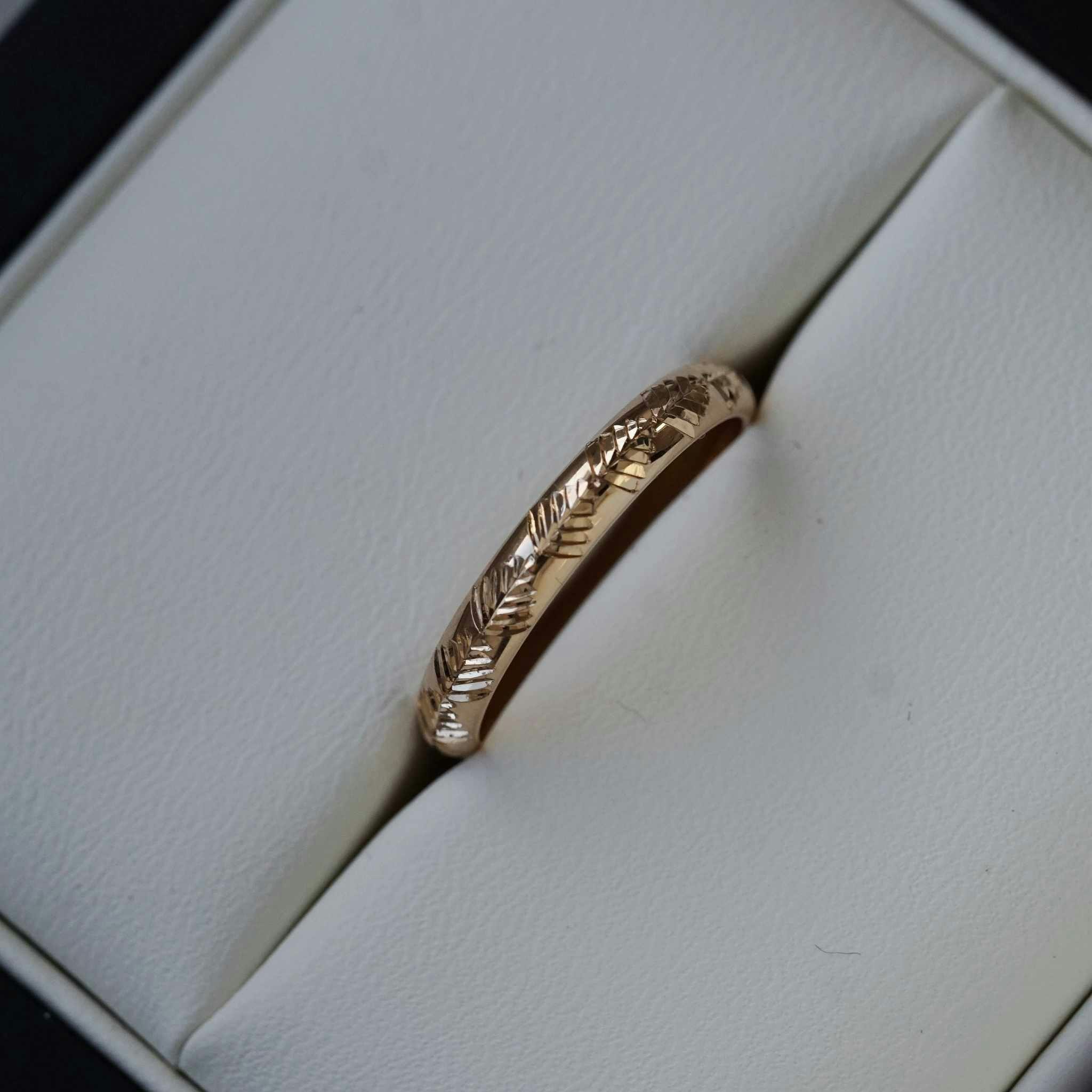"Björk" 3mm hand engraved gold ring