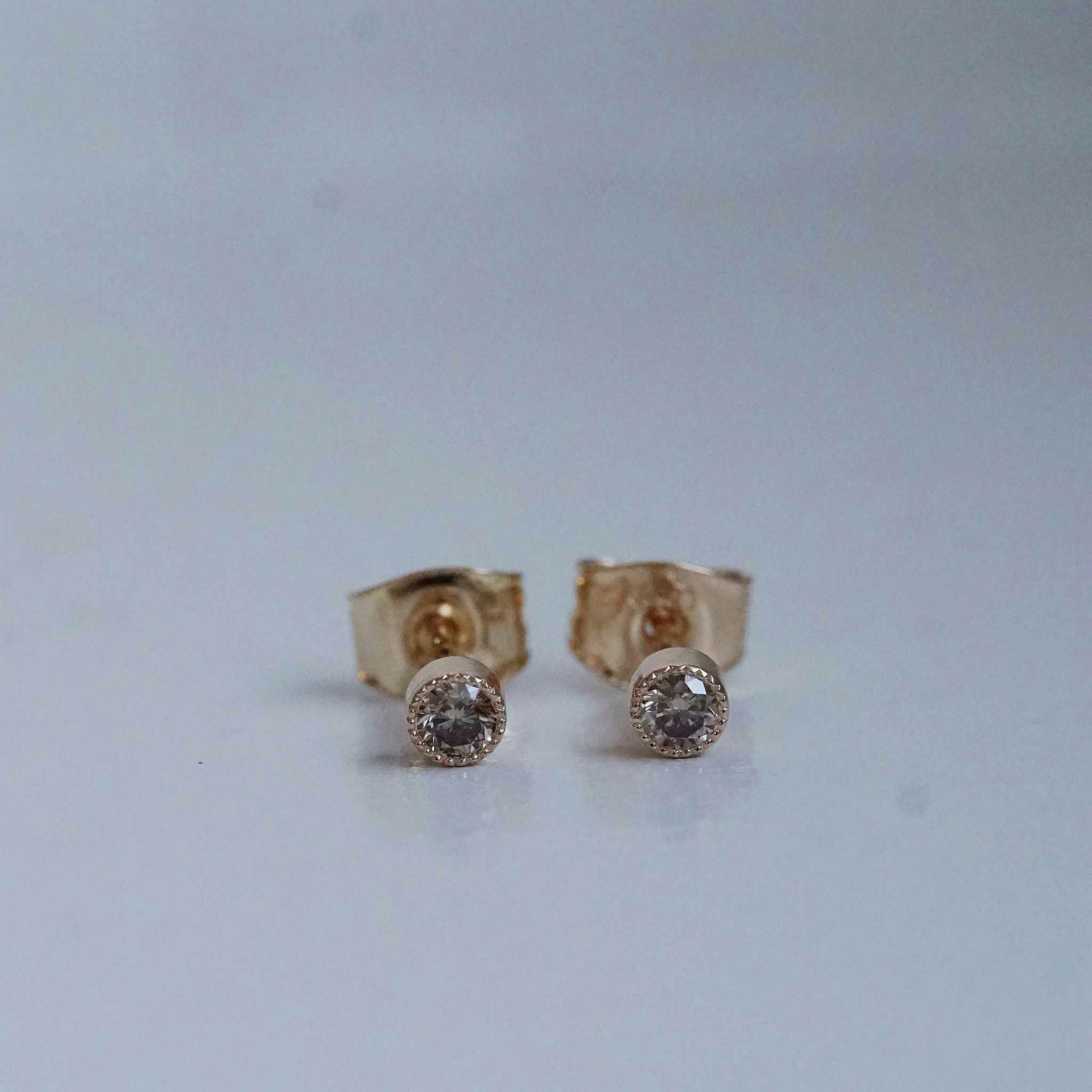 "Twinkle" earrings in gold with champagne diamonds