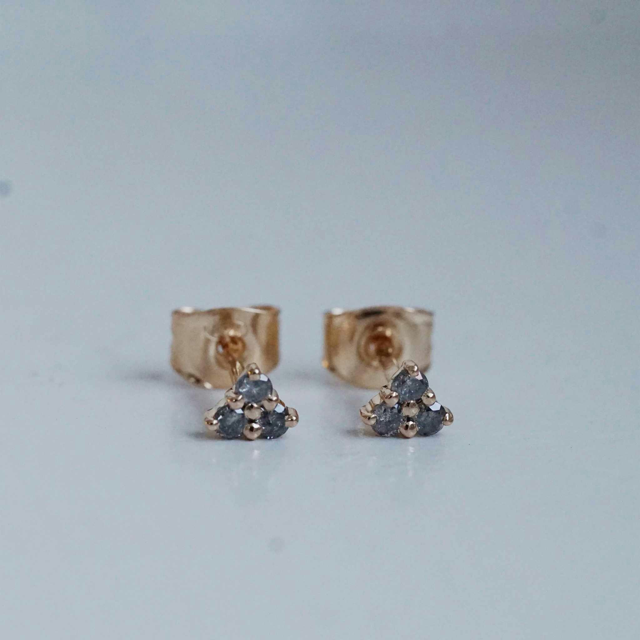 "Altair" earrings in gold with grey diamonds