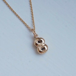 "Lussebulle" i guld med svarta diamanter