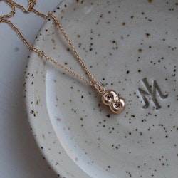 "Lussebulle" i guld med svarta diamanter