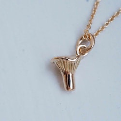 "Chantarelle" in gold