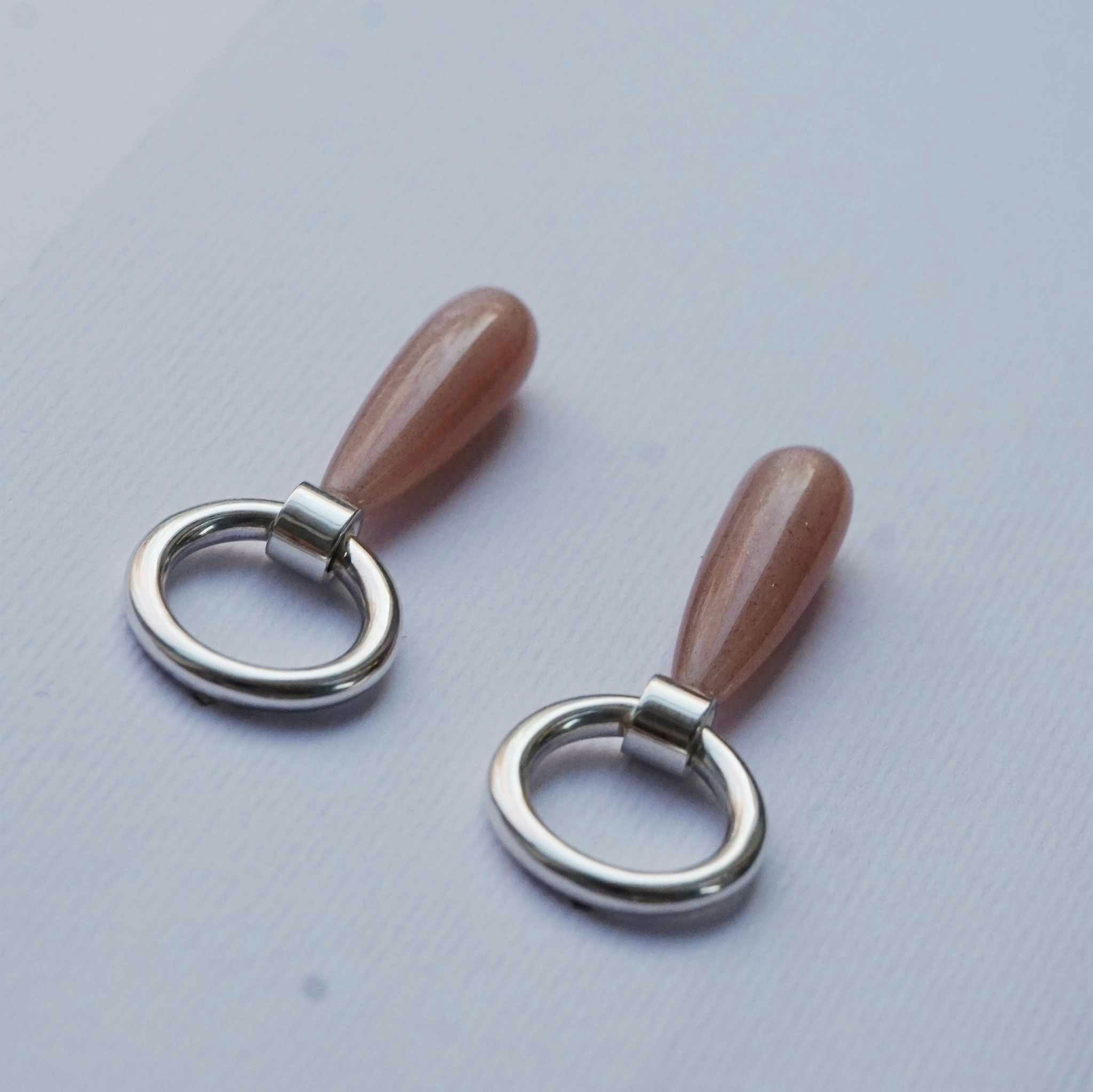 "Tamara" earrings in silver with peach moonstones