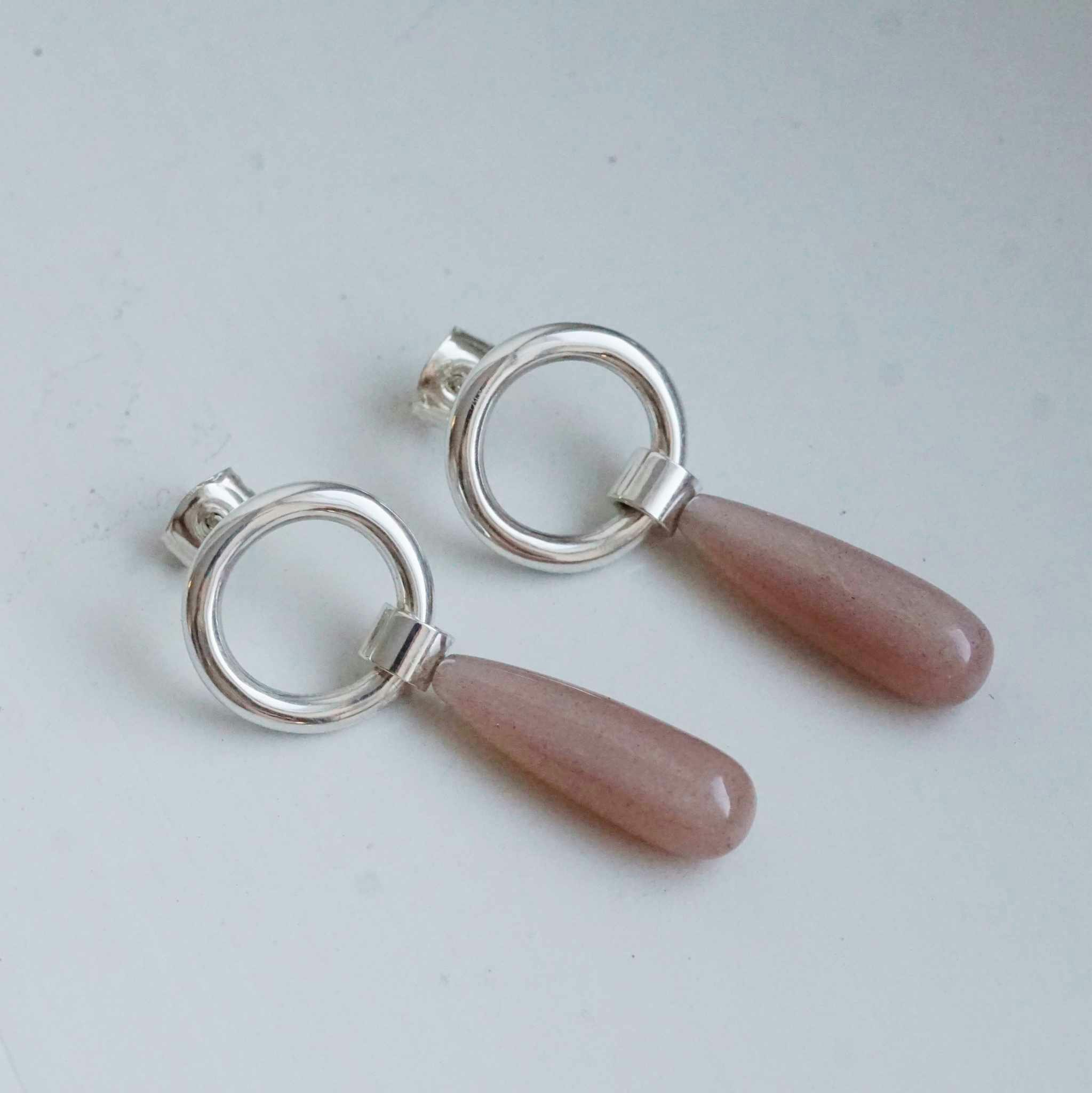 "Tamara" earrings in silver with peach moonstones