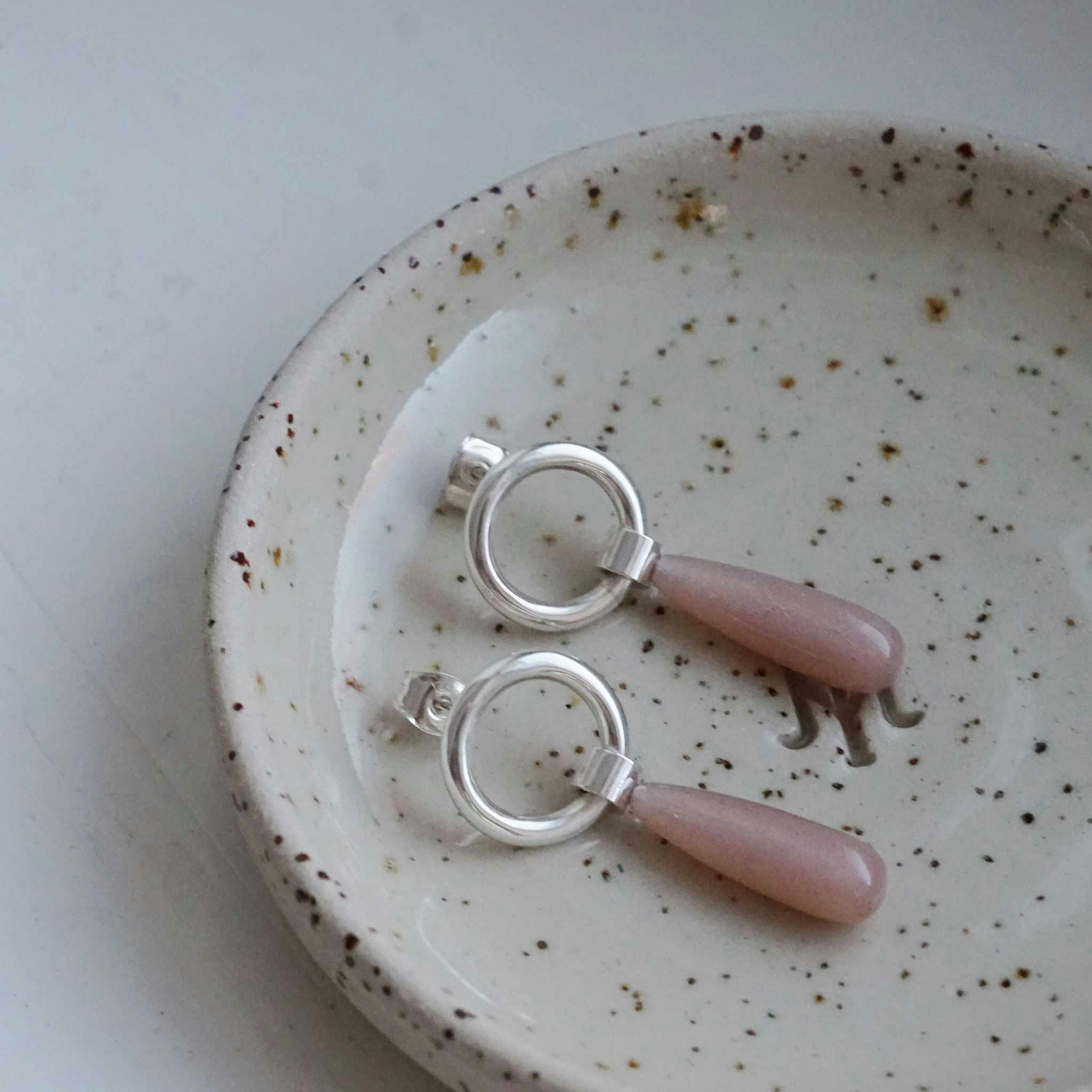 "Tamara" earrings in silver with peach moonstones