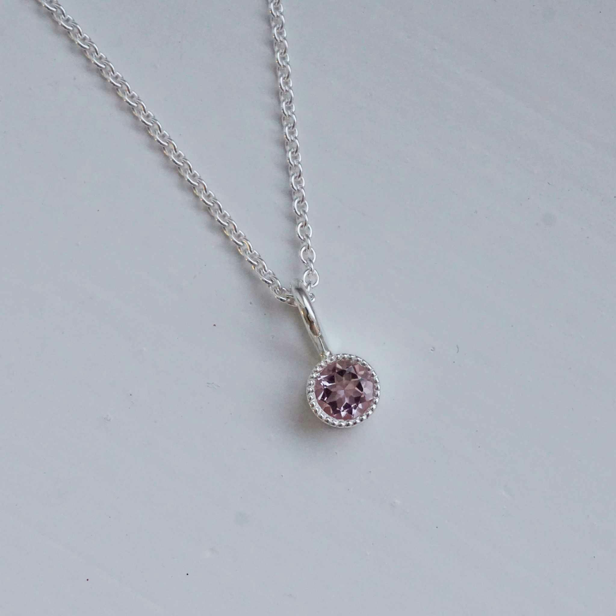 "Twinkle" pendant in silver with a morganite