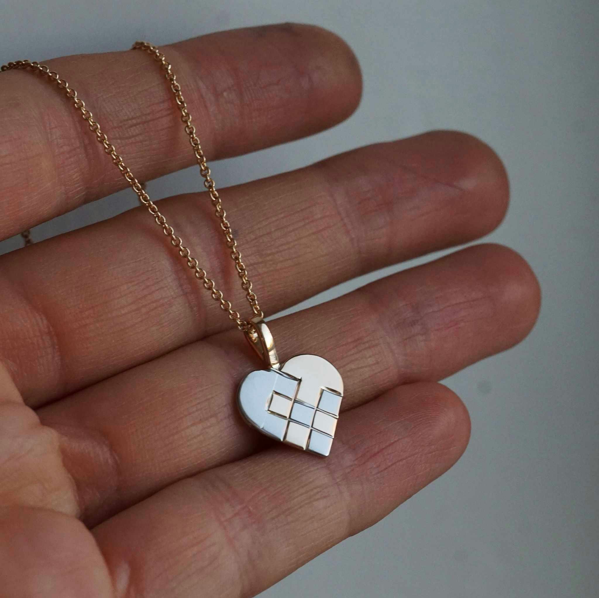 "Christmas Heart" pendant in mixed gold