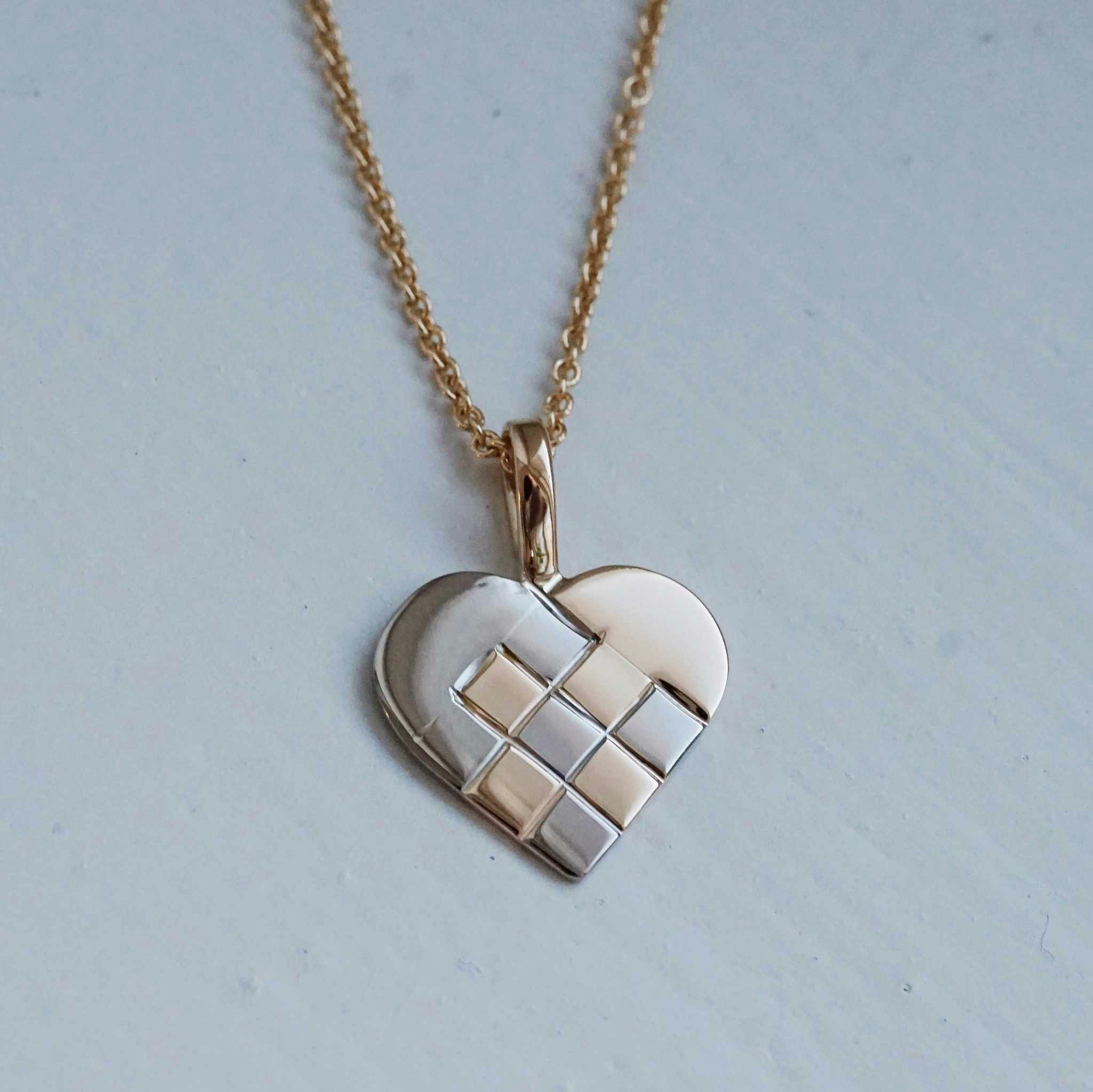 "Christmas Heart" pendant in mixed gold