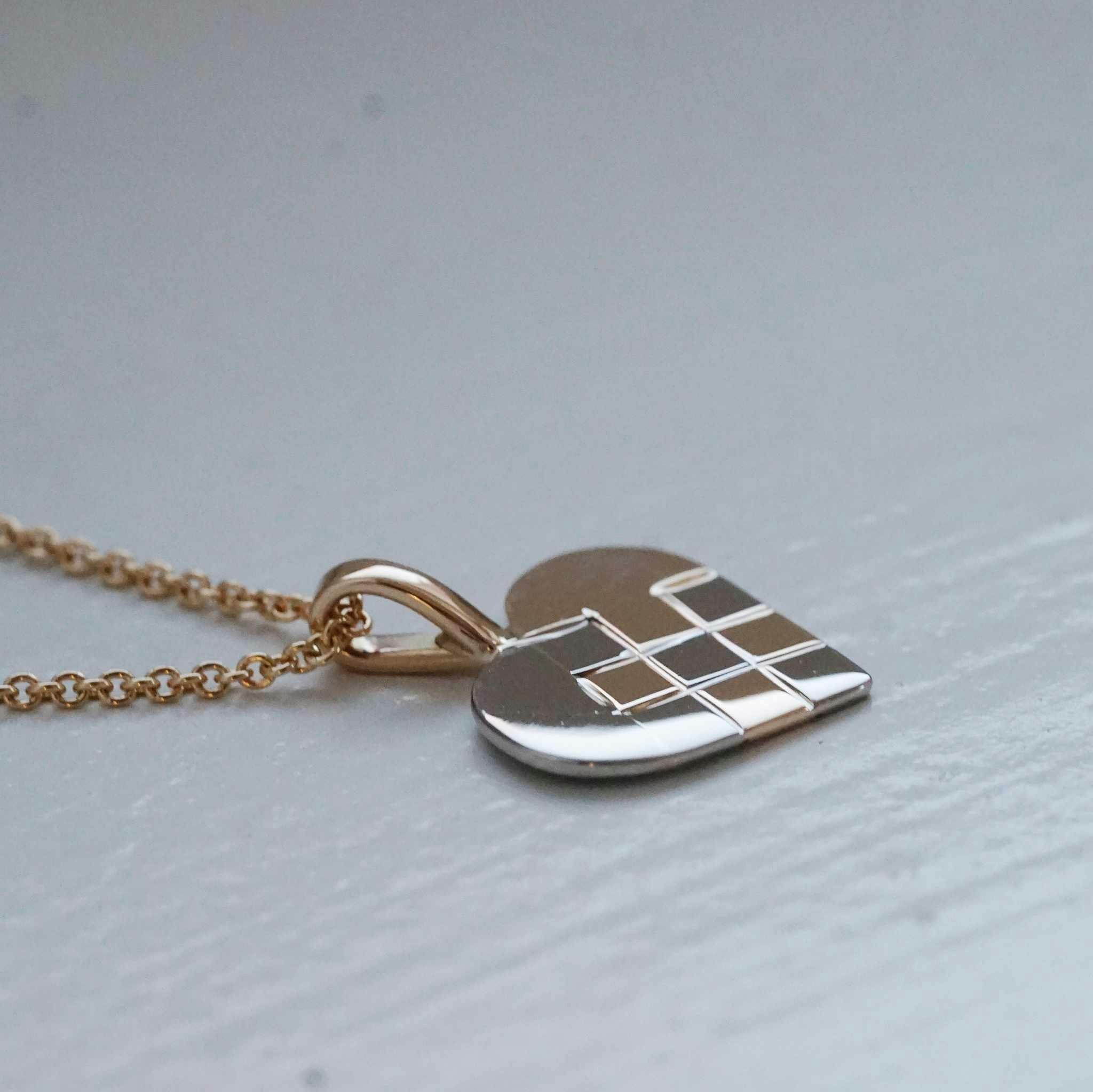 "Christmas Heart" pendant in mixed gold