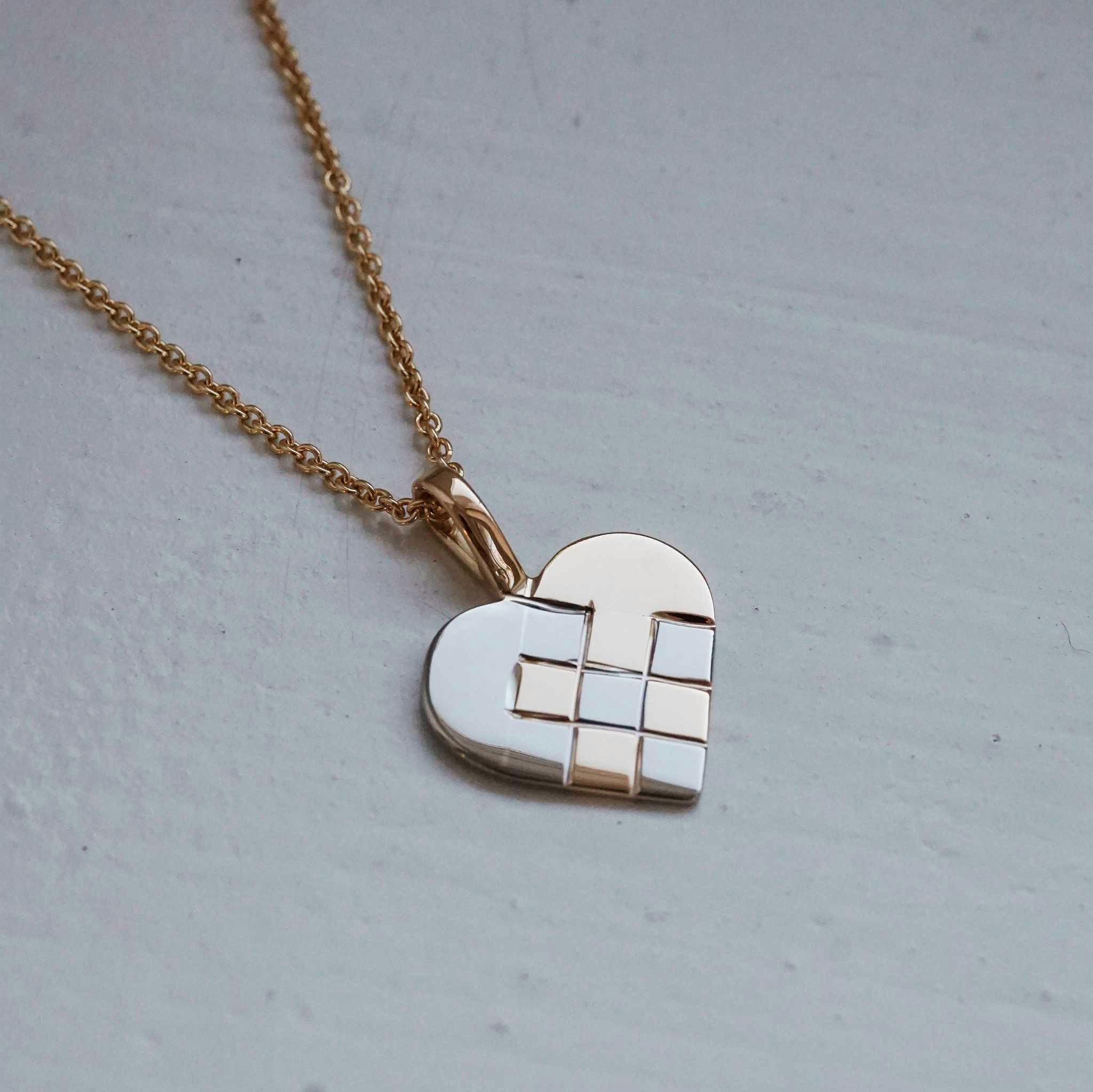"Christmas Heart" pendant in mixed gold