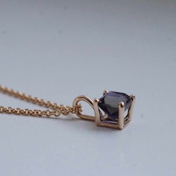 "Pyhäsalmi" pendant in gold with a Iolite from Finland