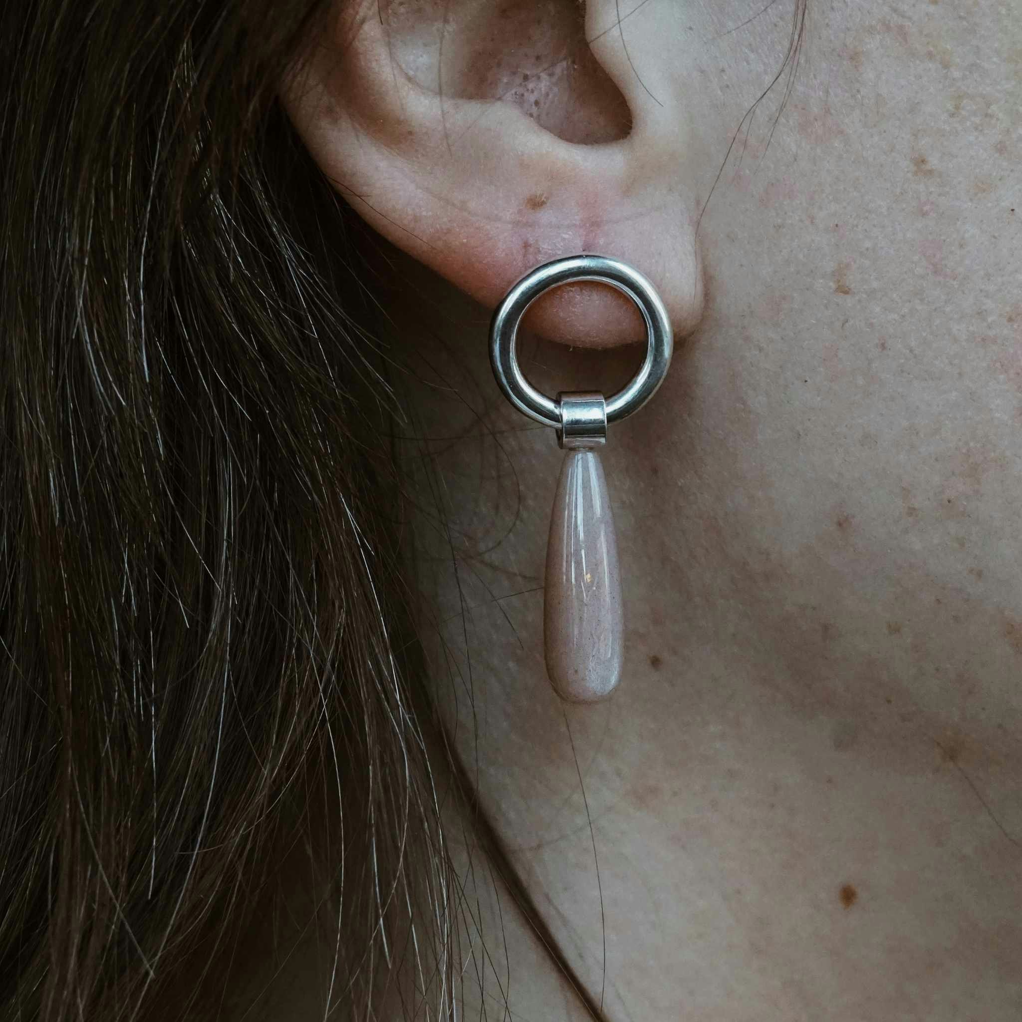 "Tamara" earrings in silver with peach moonstones