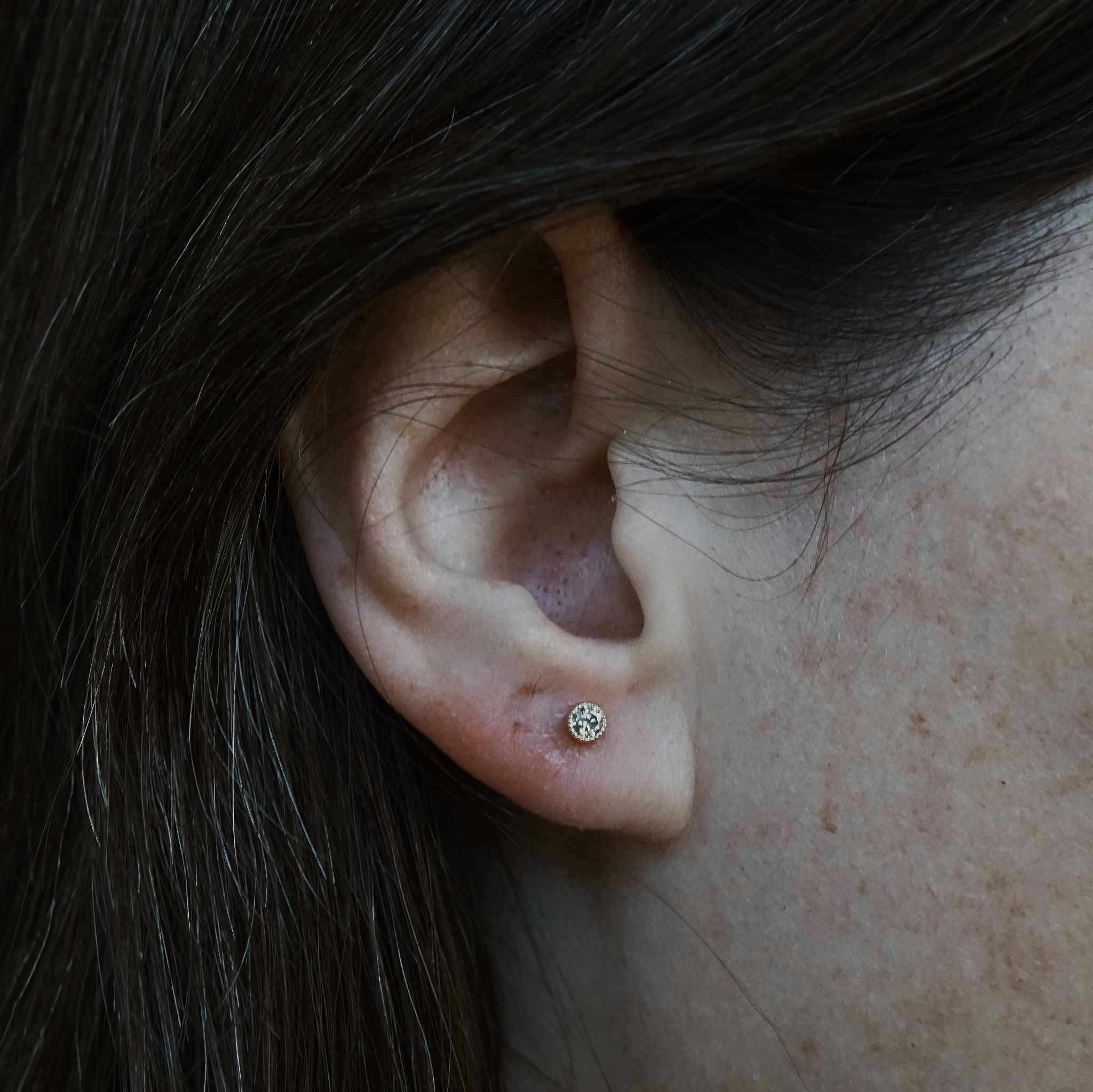"Twinkle" earrings in gold with champagne diamonds