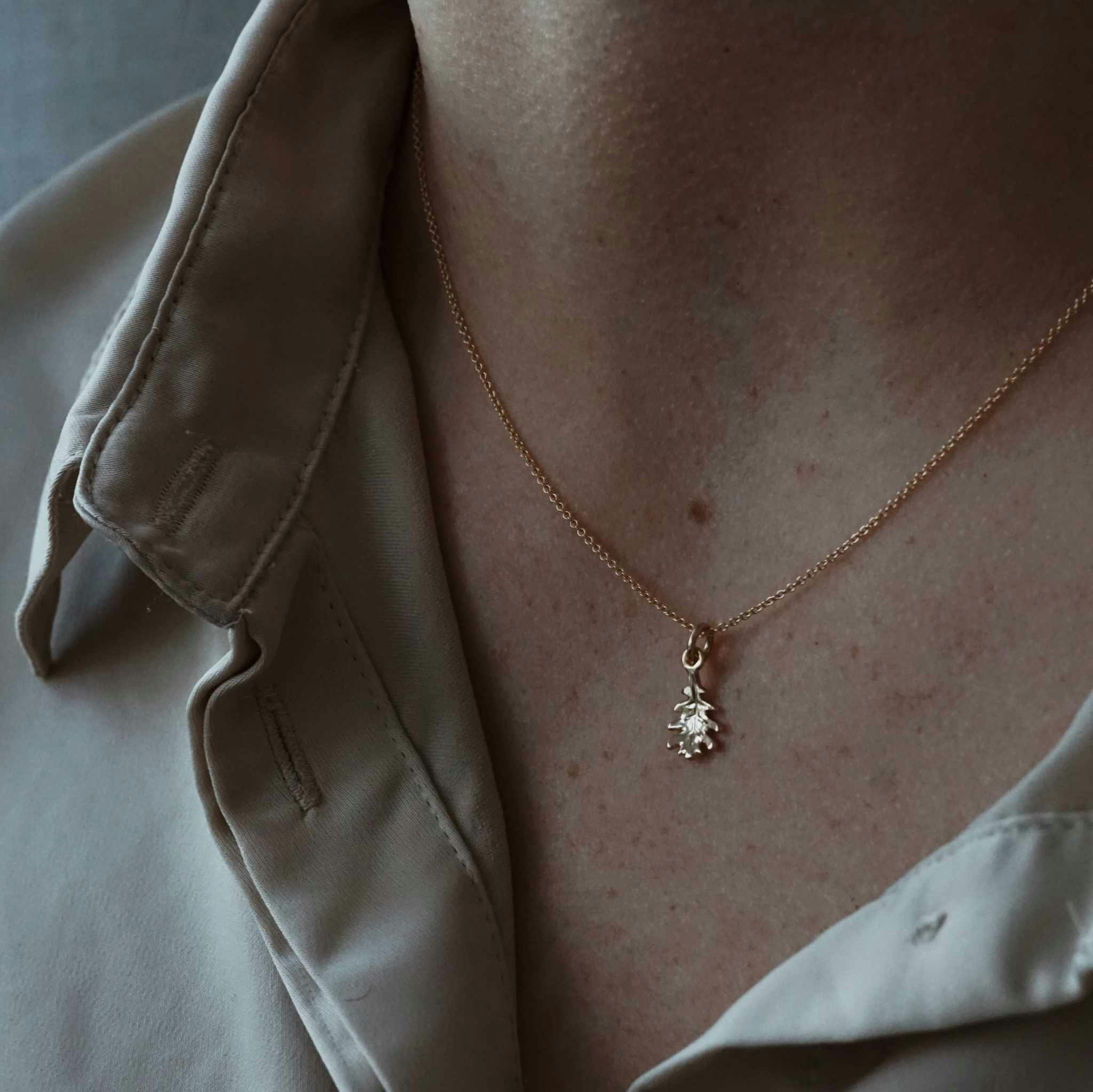 "Oak leaf" pendant in 18K gold