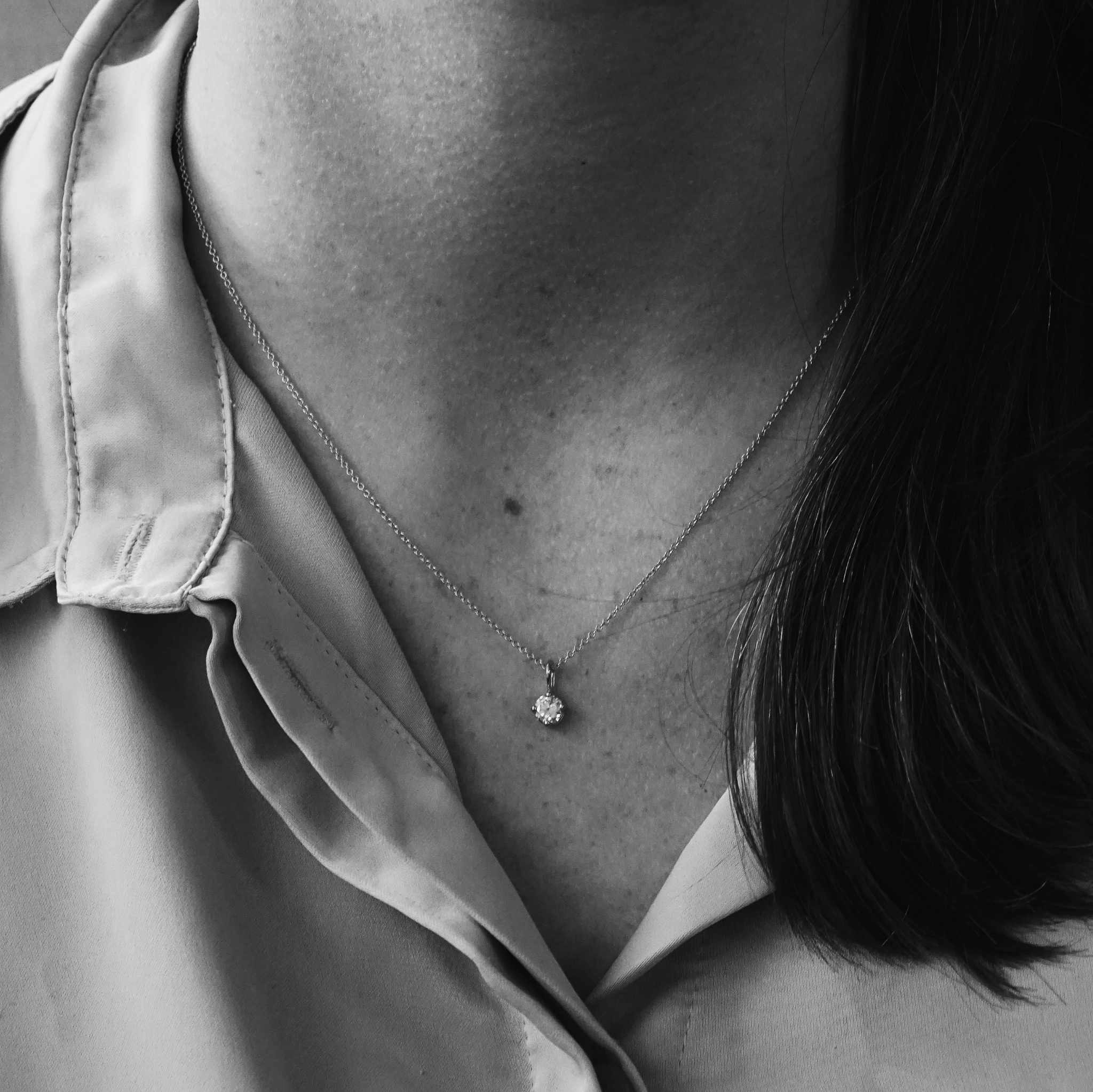 "Sirius" pendant in gold with an 0.36ct old european cut diamond