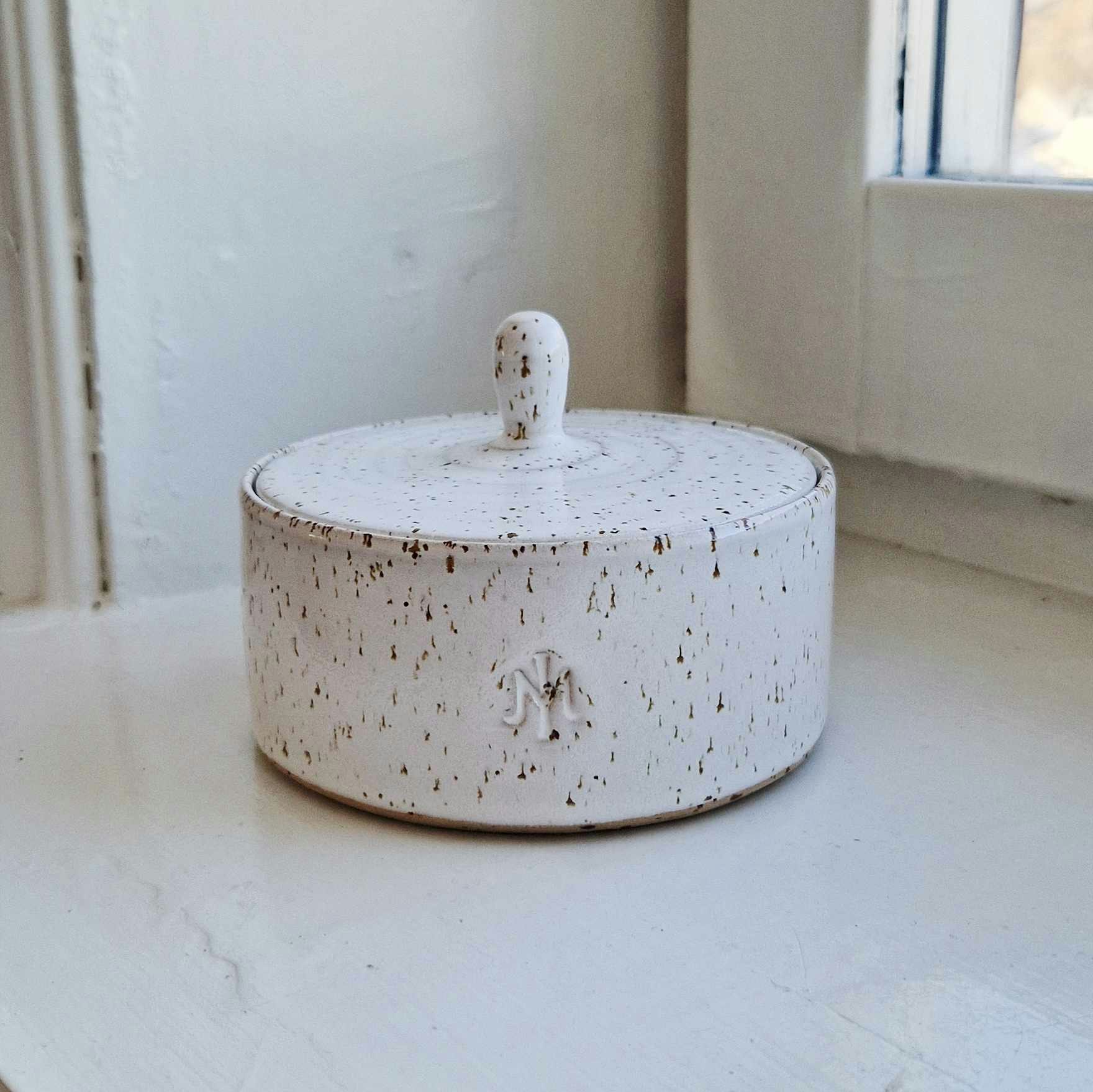 Ceramic jewelry box dot