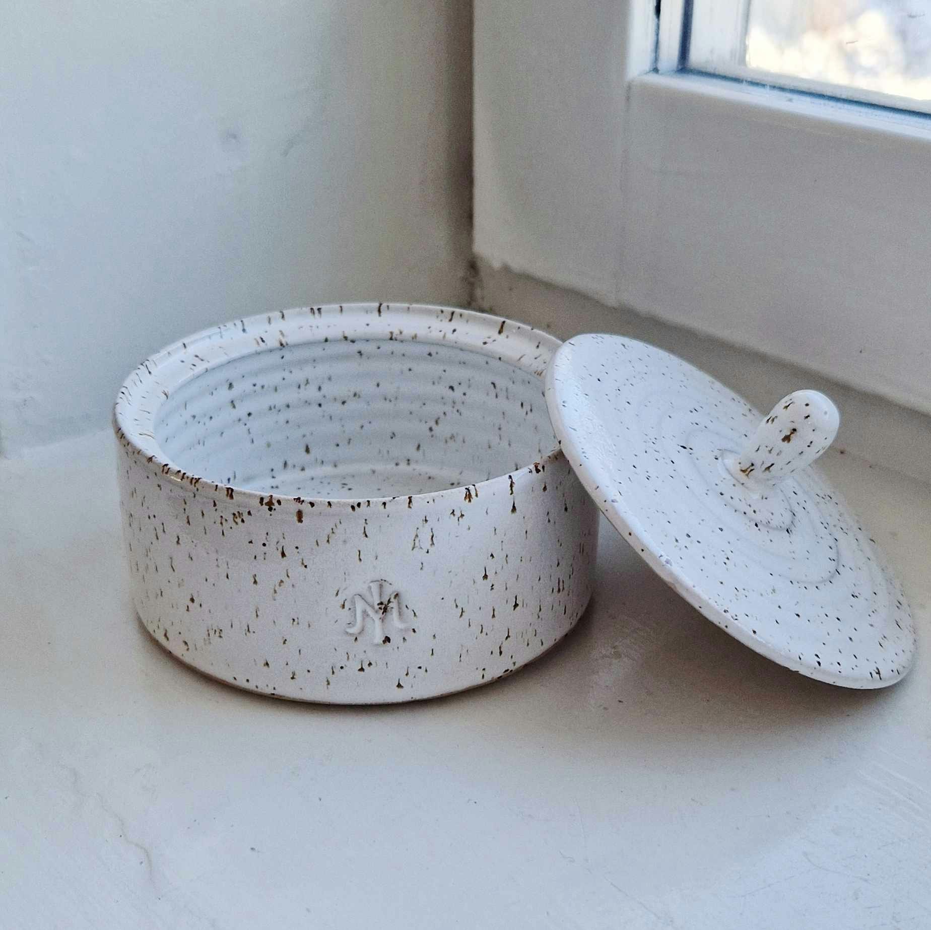 Ceramic jewelry box dot