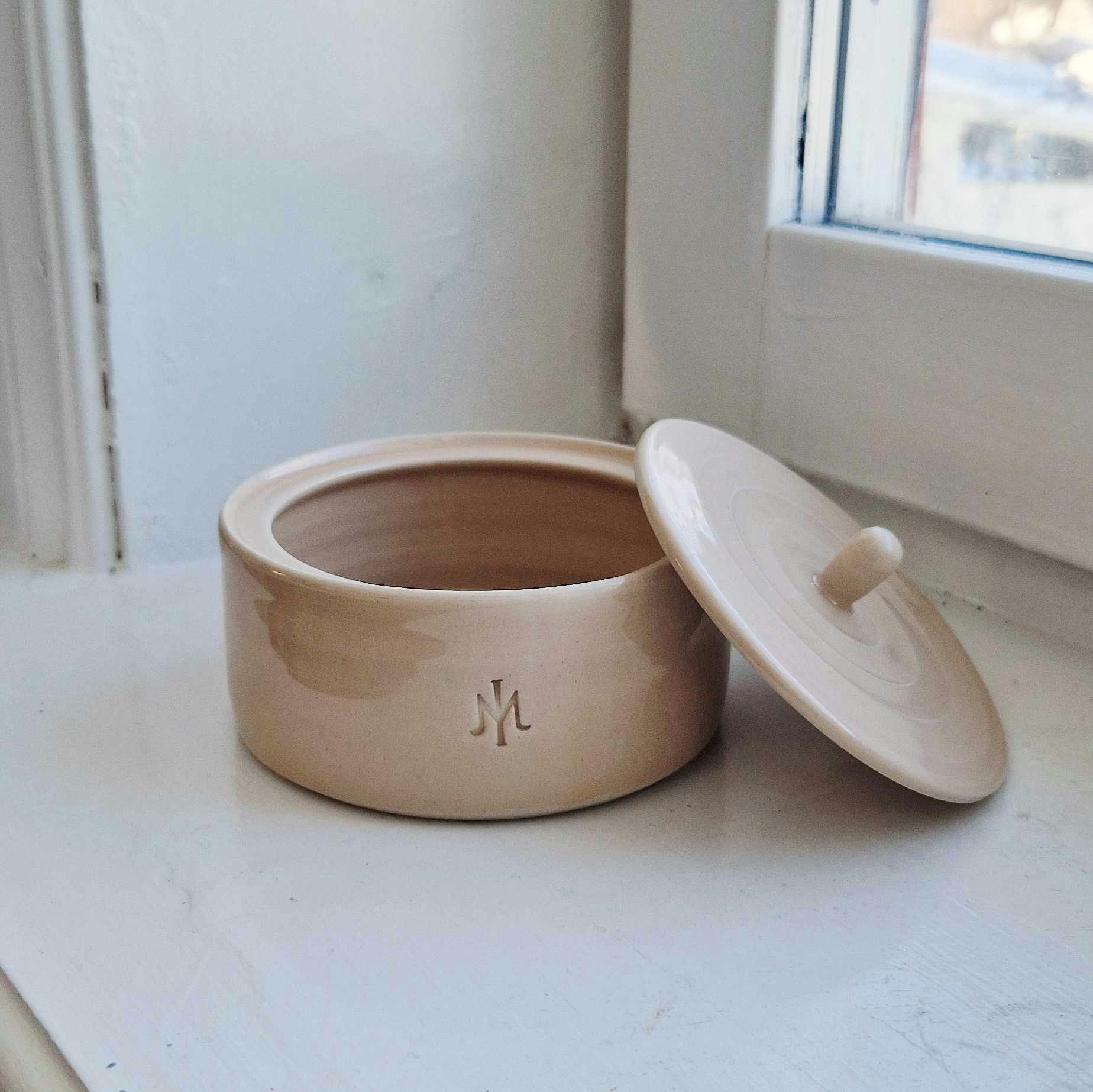 Ceramic jewelry box light pink