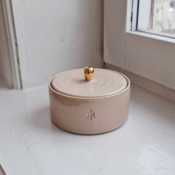 Ceramic jewelry box light pink with gold bud