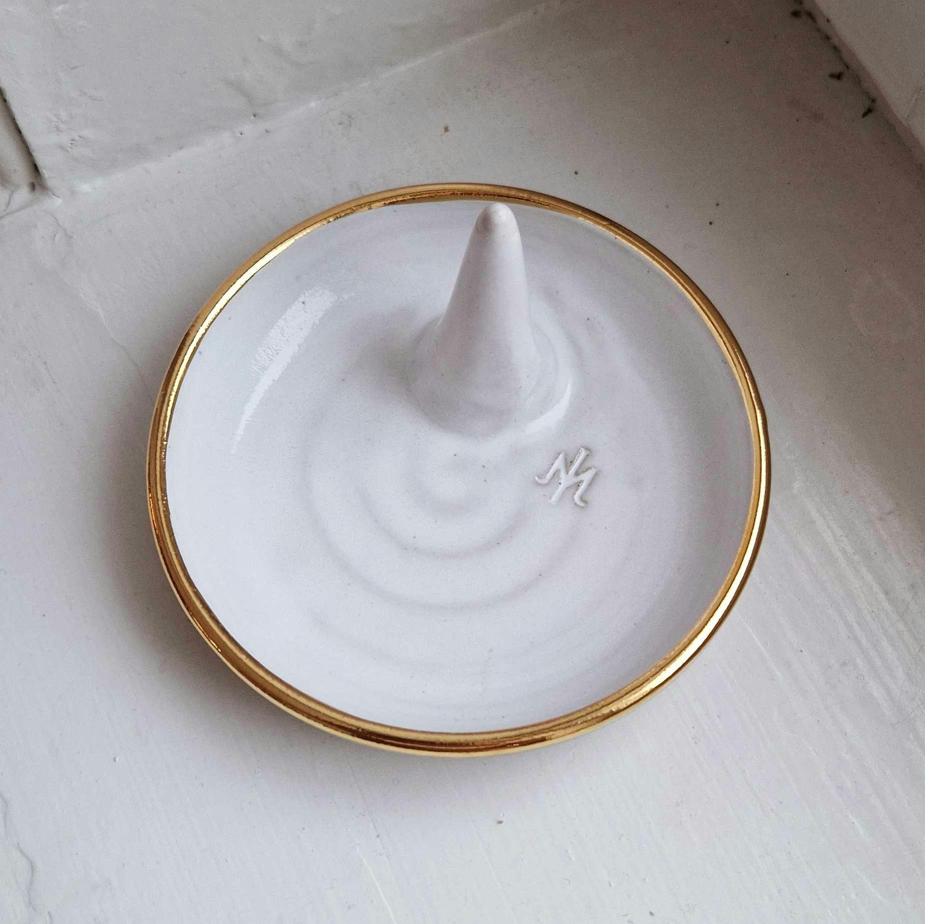 Combination tray white with gold edge