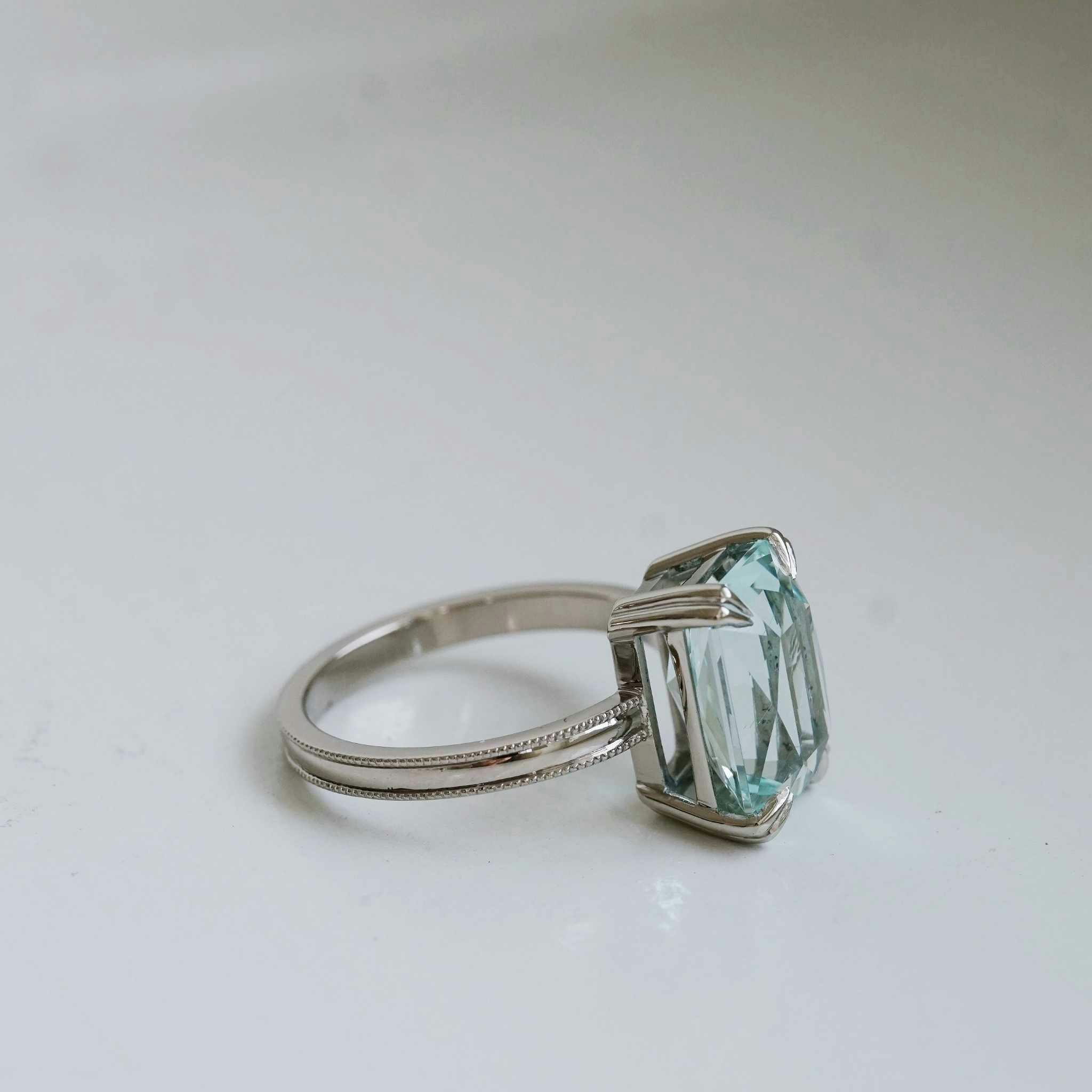 Cocktail "Summer sky" white gold ring