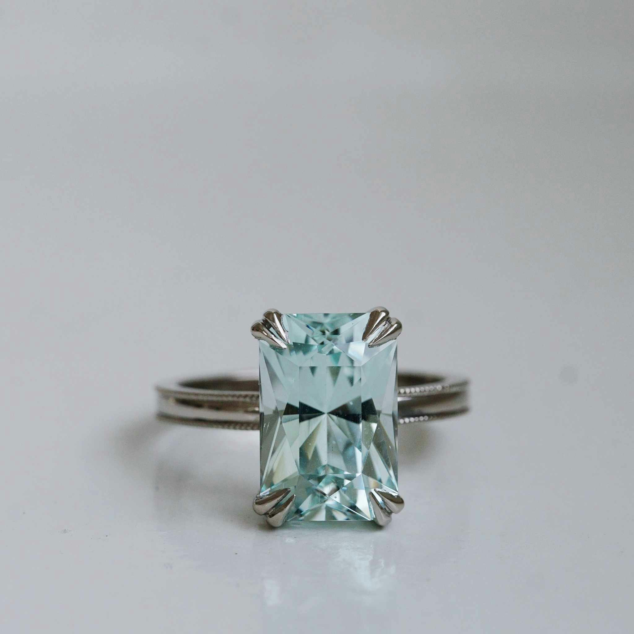 Cocktail "Summer sky" white gold ring