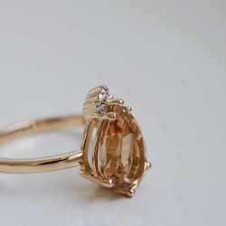 Cocktail "Champagne drop" gold ring