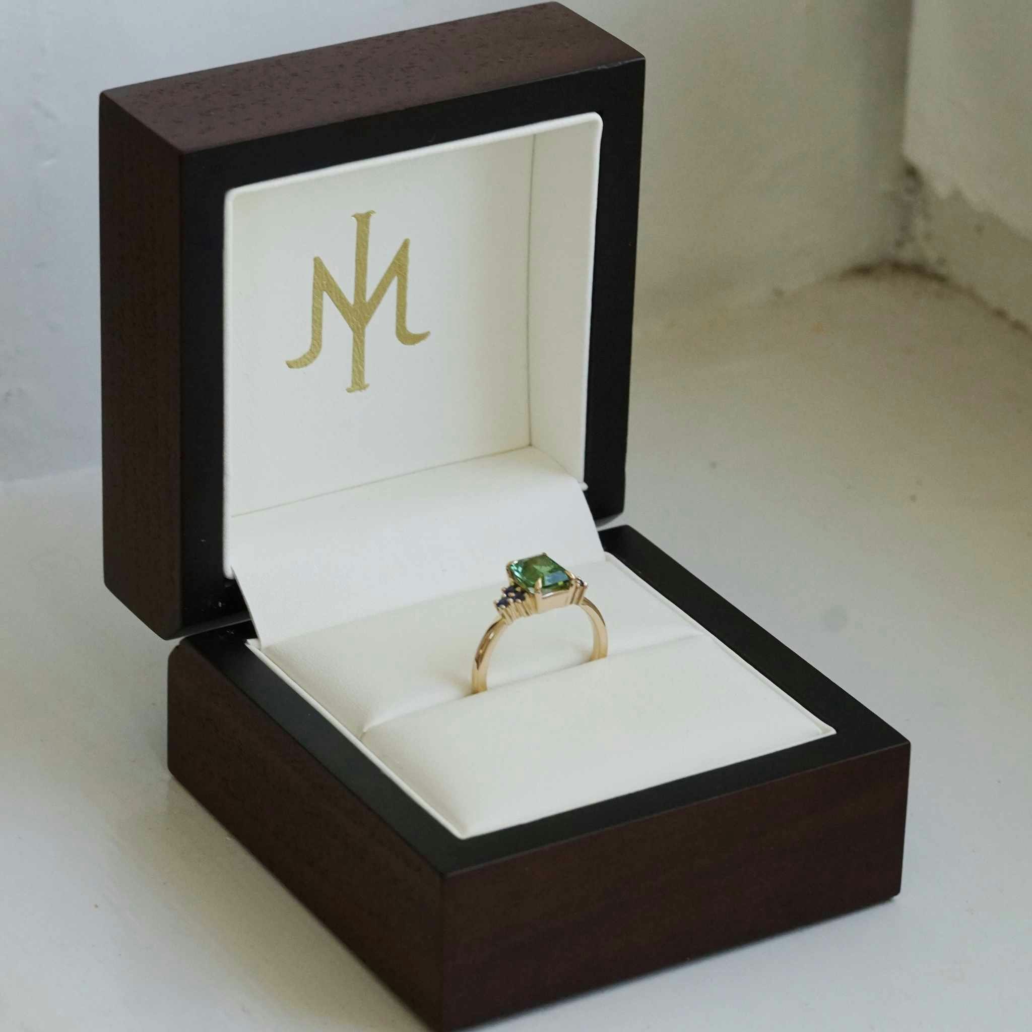 Cocktail "Tjärn" gold ring