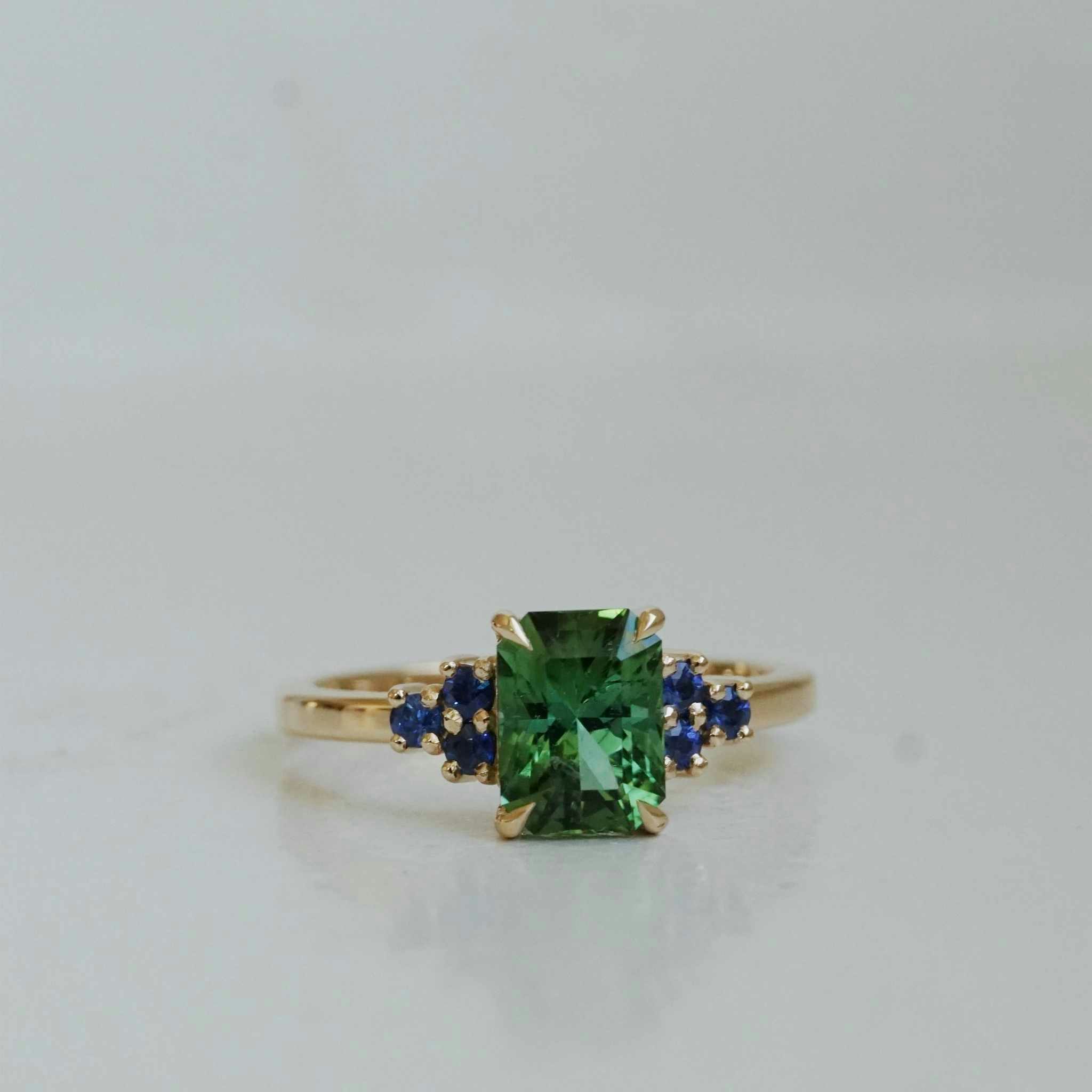 Cocktail "Tjärn" gold ring