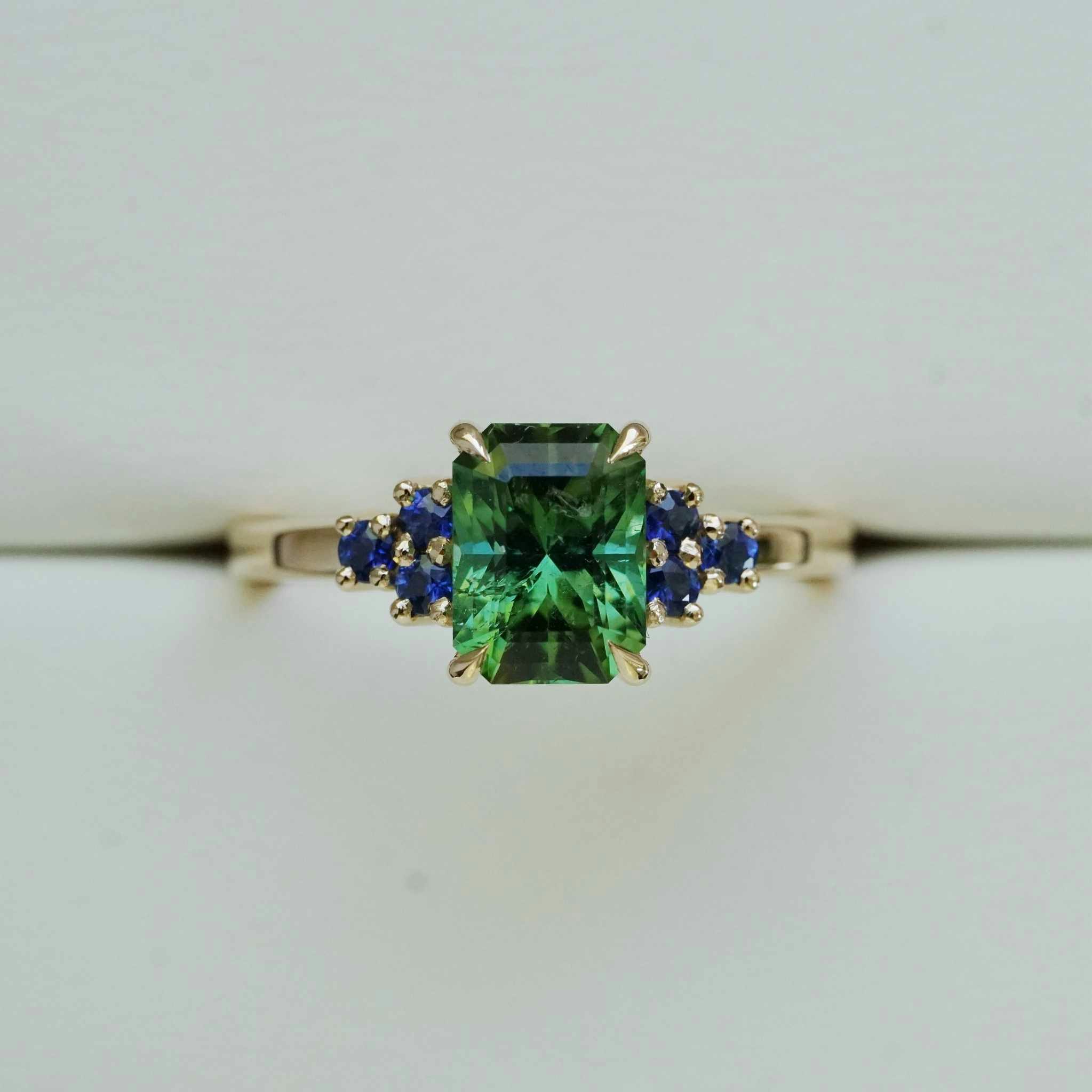 Cocktail "Tjärn" gold ring