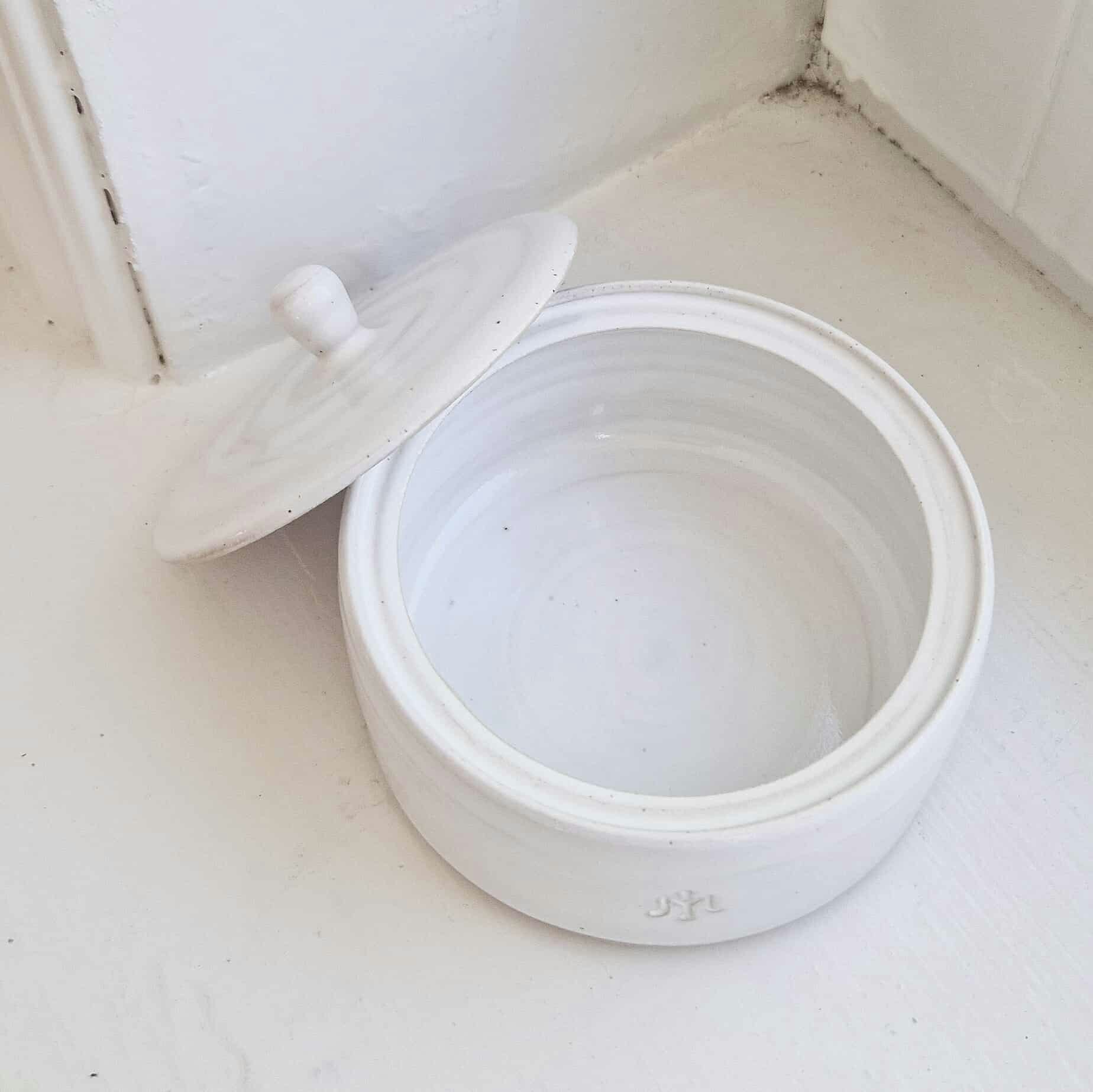 Ceramic jewelry box white