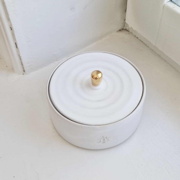 Ceramic jewelry box white with gold bud