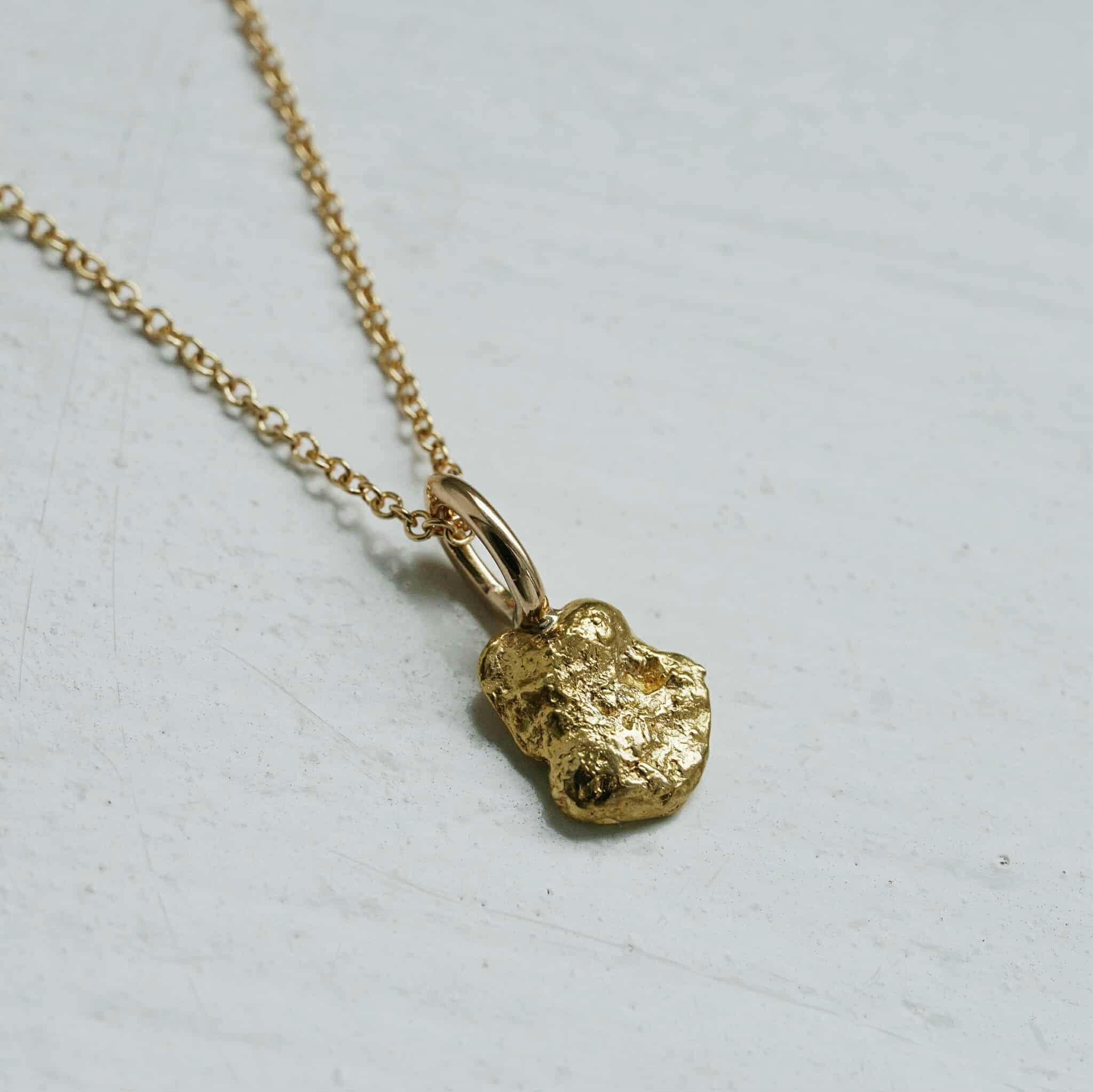 "Nugget" pendant in gold from Australia