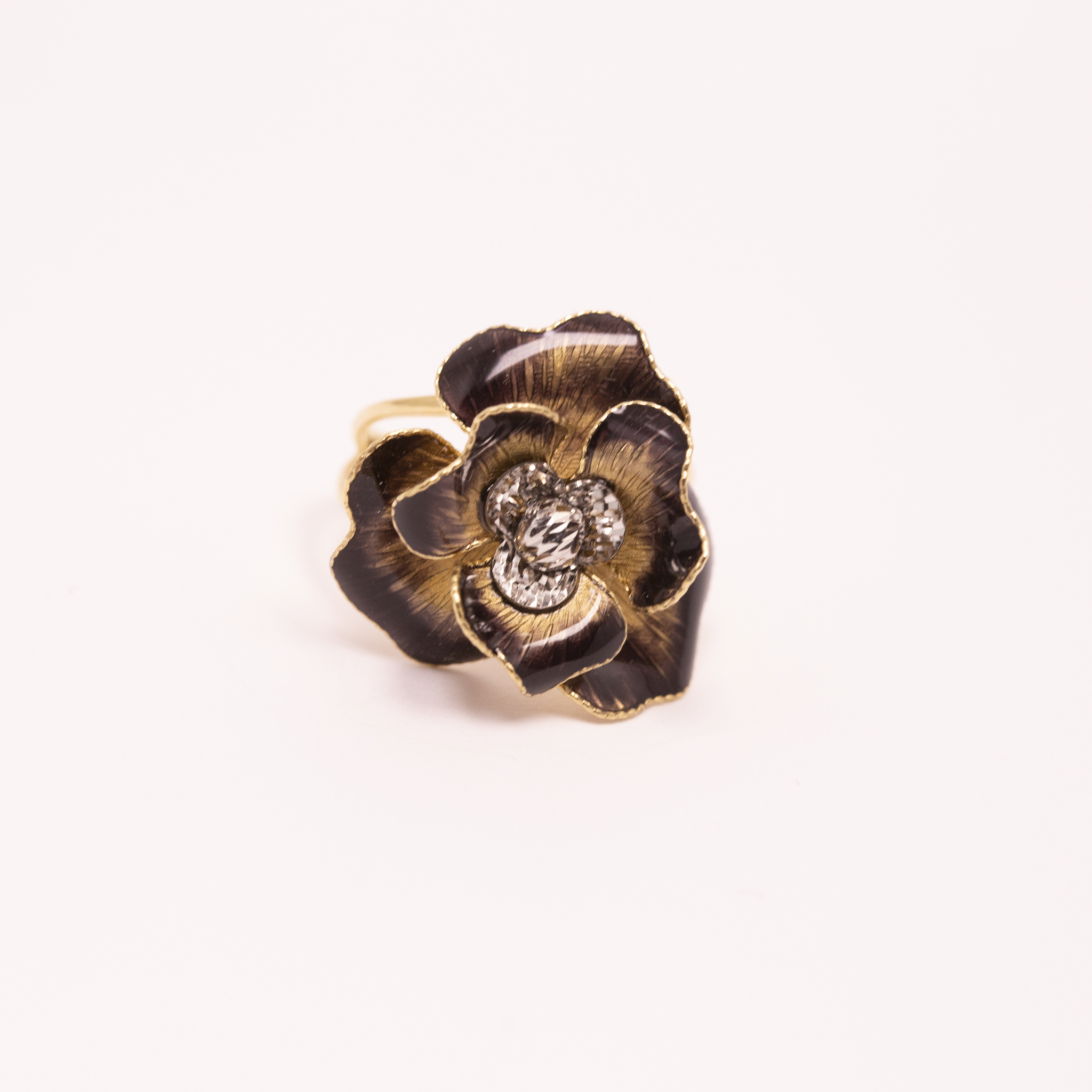 Vacker blomma ring i 18 karat guld