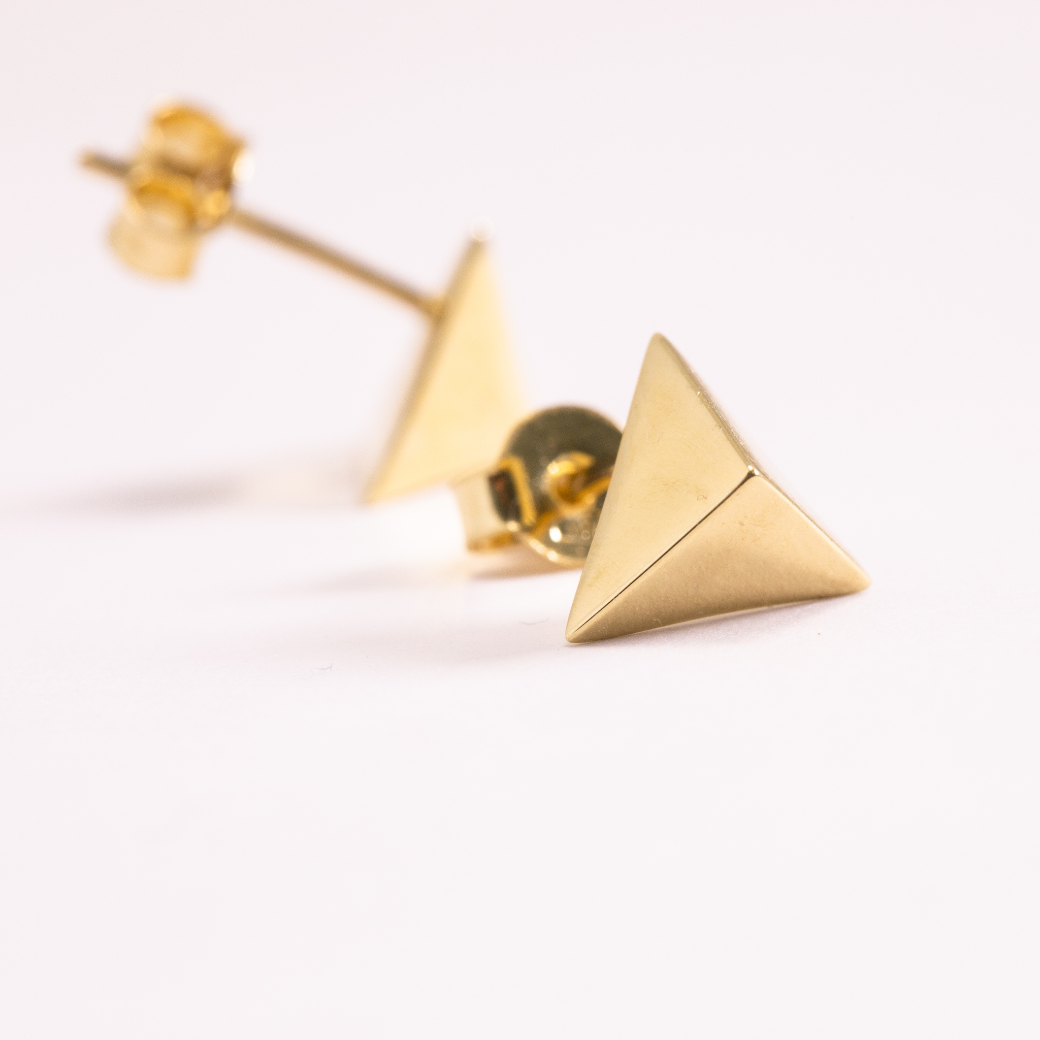 Trianglar örhängen i 18 Karat gult guld
