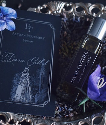 Dame Gothel perfume oil