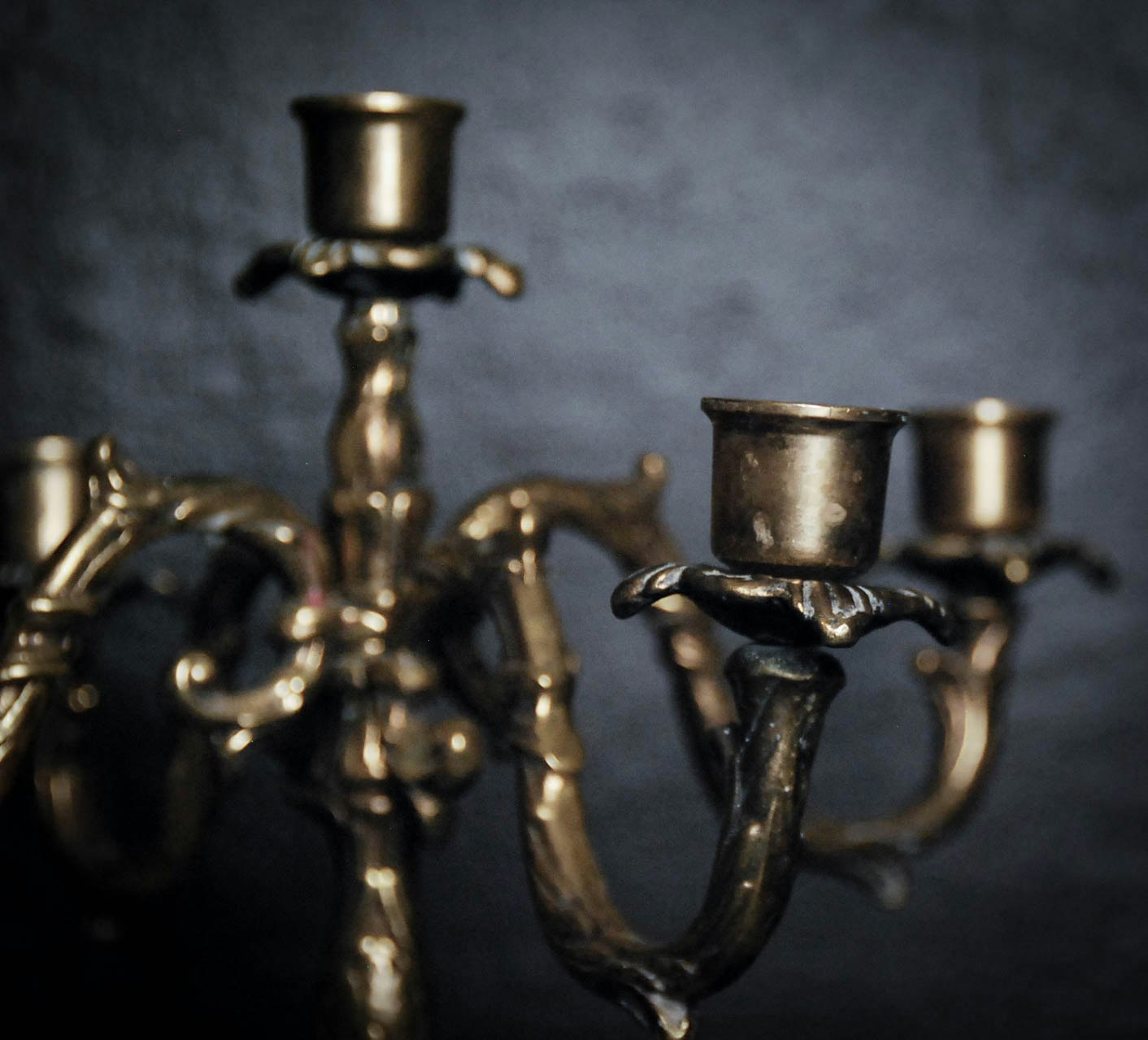 5-armed candelabra details on foot