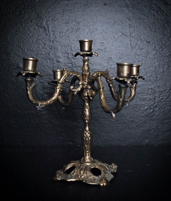 5-armed candelabra details on foot