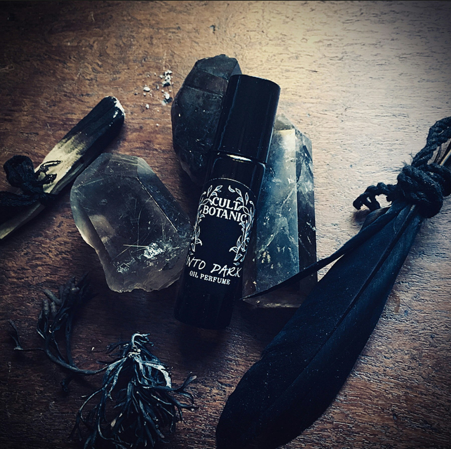 Into Dark perfume oil