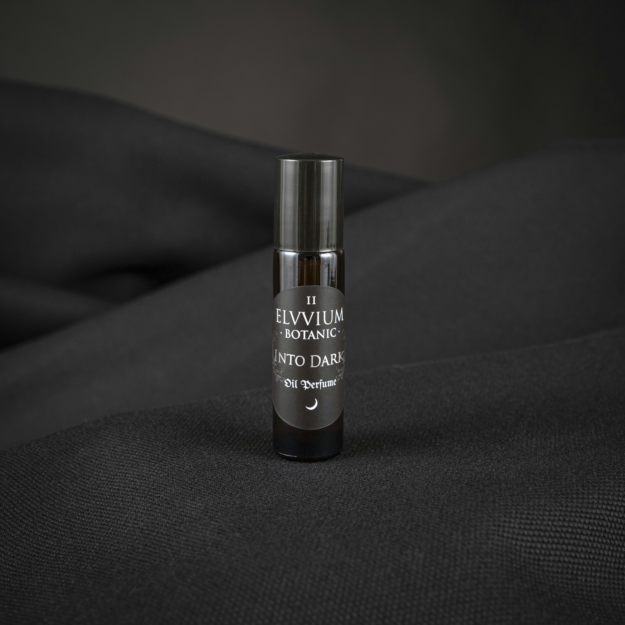 Into Dark perfume oil