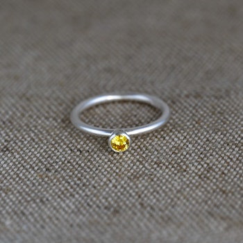 Ring med gul cubic zirkon